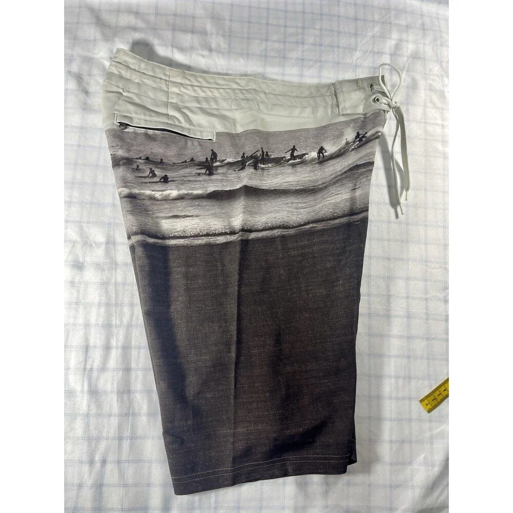 Old Navy California Men's Board Shorts - Surfer Photo Print - Size 28